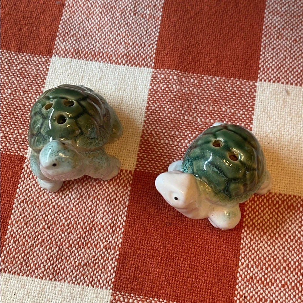 Vintage LIKE NEW Green White Turtle Salt & Pepper Shaker Set - Collector Item